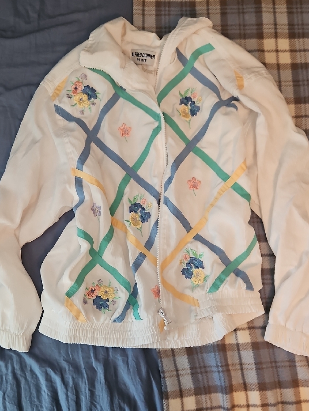 The CUTEST vintage Lightweight Windbreaker Jacket With Embroidered Flowers